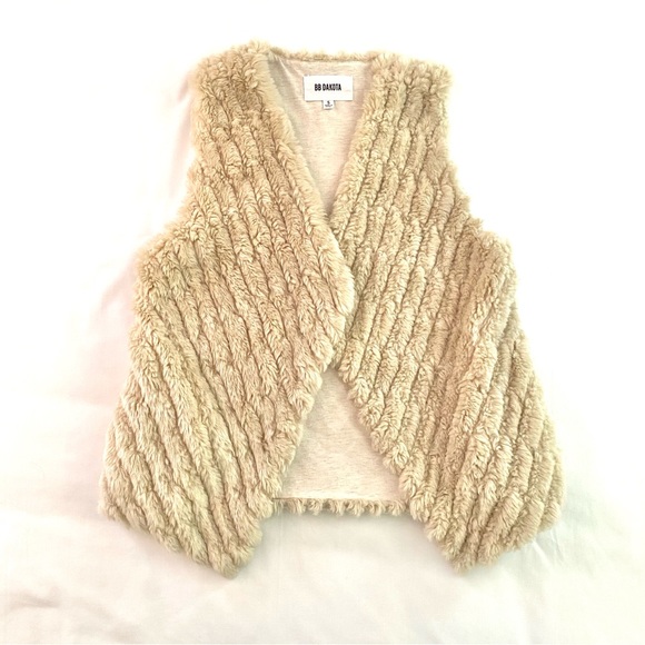 BB Dakota Keith Faux Fur Vest NWOTs - Picture 3 of 8